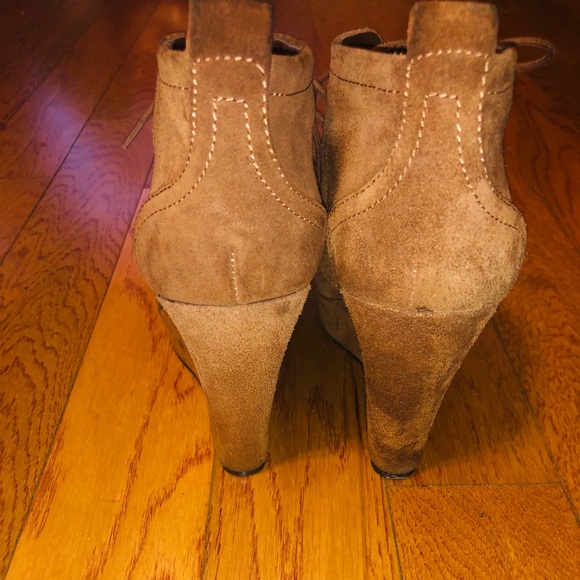 Jessica Simpson - Size 6.5 - Brown Suede - Wedge Heels - Picture 2 of 5